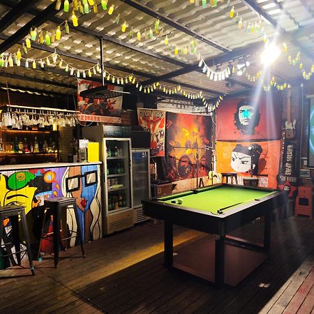 Showbiz Hostel Yangshuo Extérieur photo