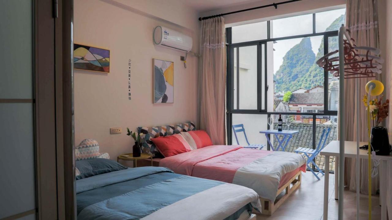 Showbiz Hostel Yangshuo Extérieur photo