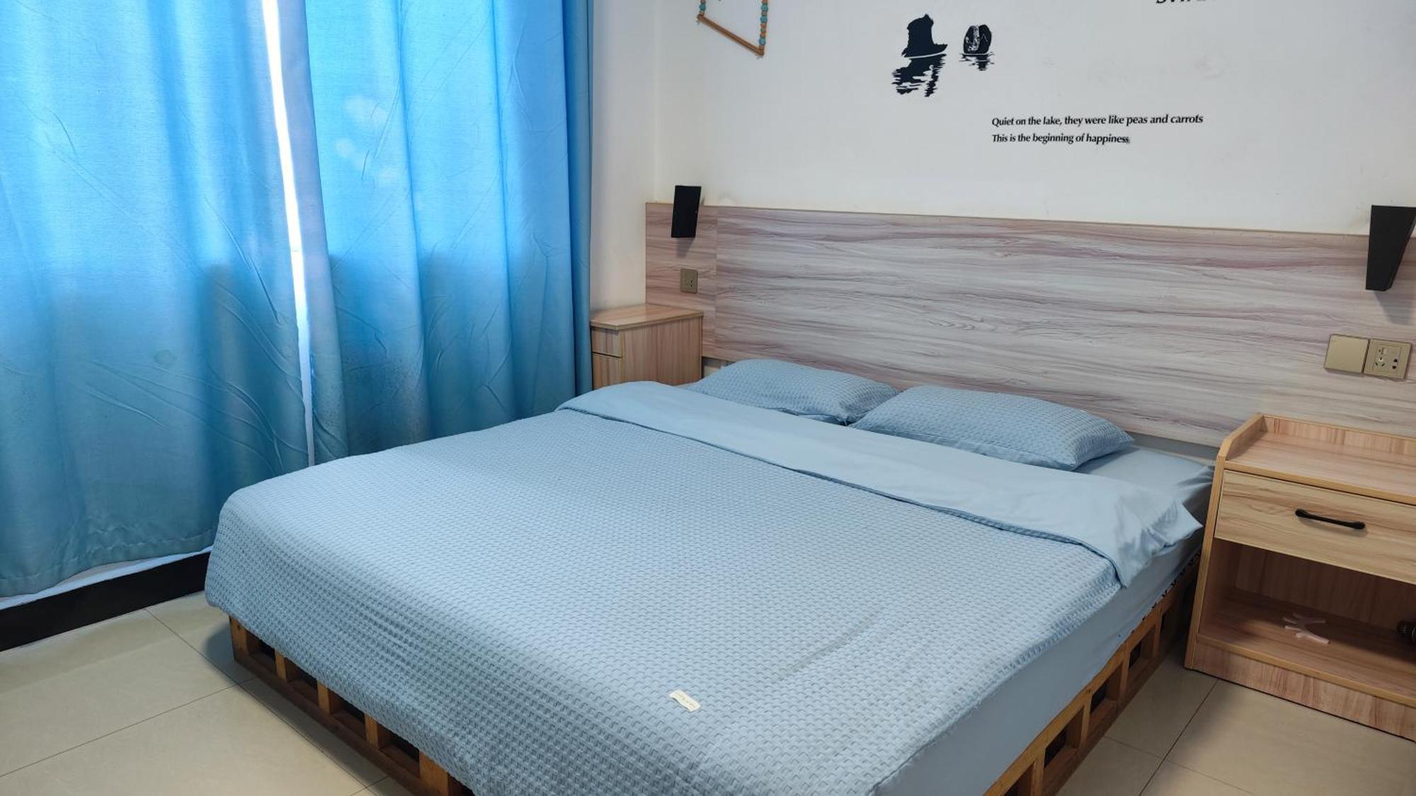 Showbiz Hostel Yangshuo Extérieur photo