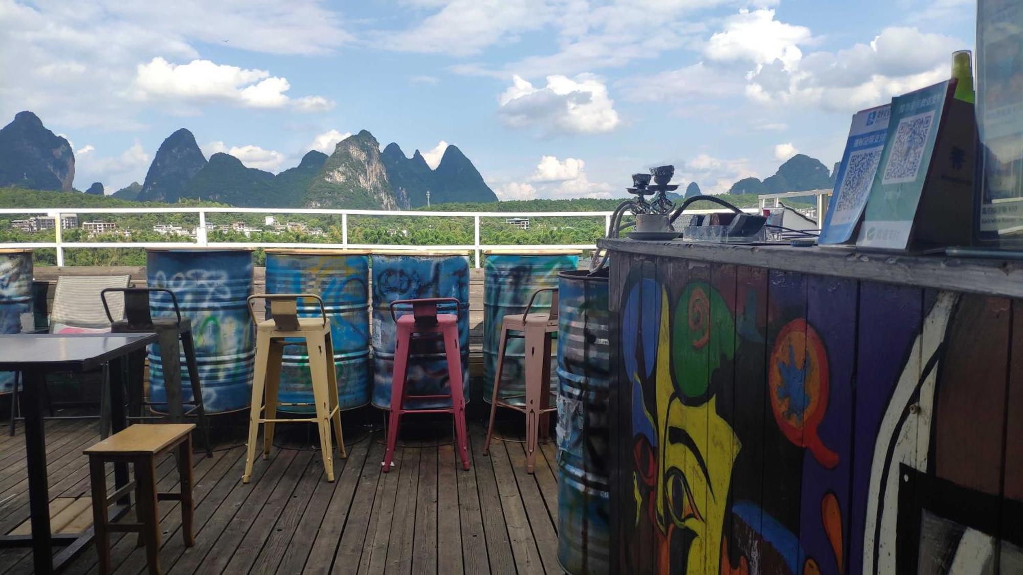 Showbiz Hostel Yangshuo Extérieur photo