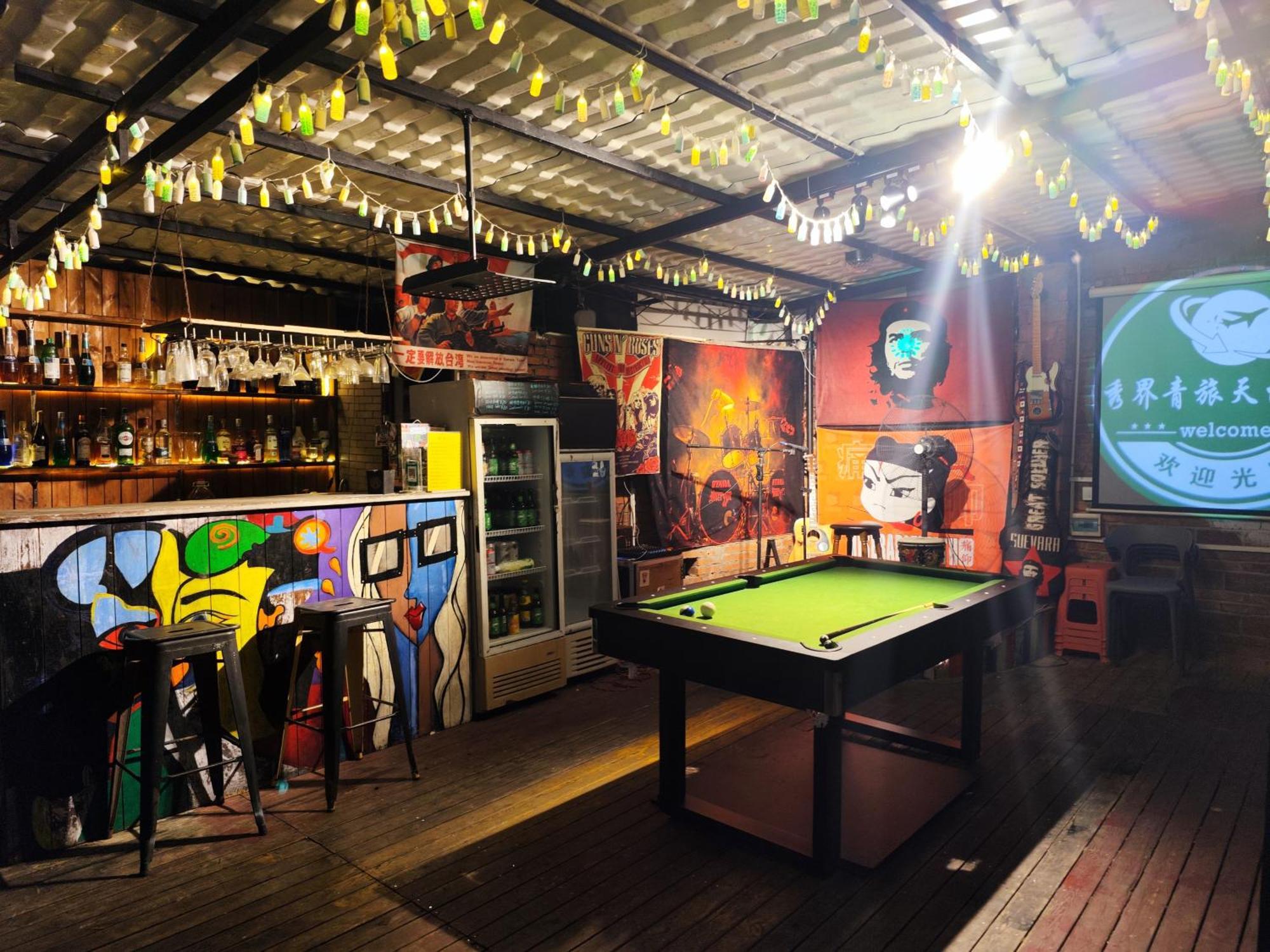 Showbiz Hostel Yangshuo Extérieur photo